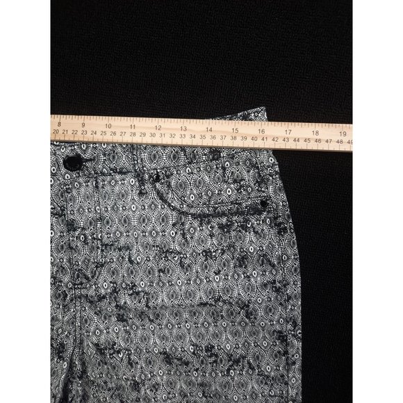 Bandolino Amy Short-Black Stamp Melody-Size 10 - Picture 5 of 7